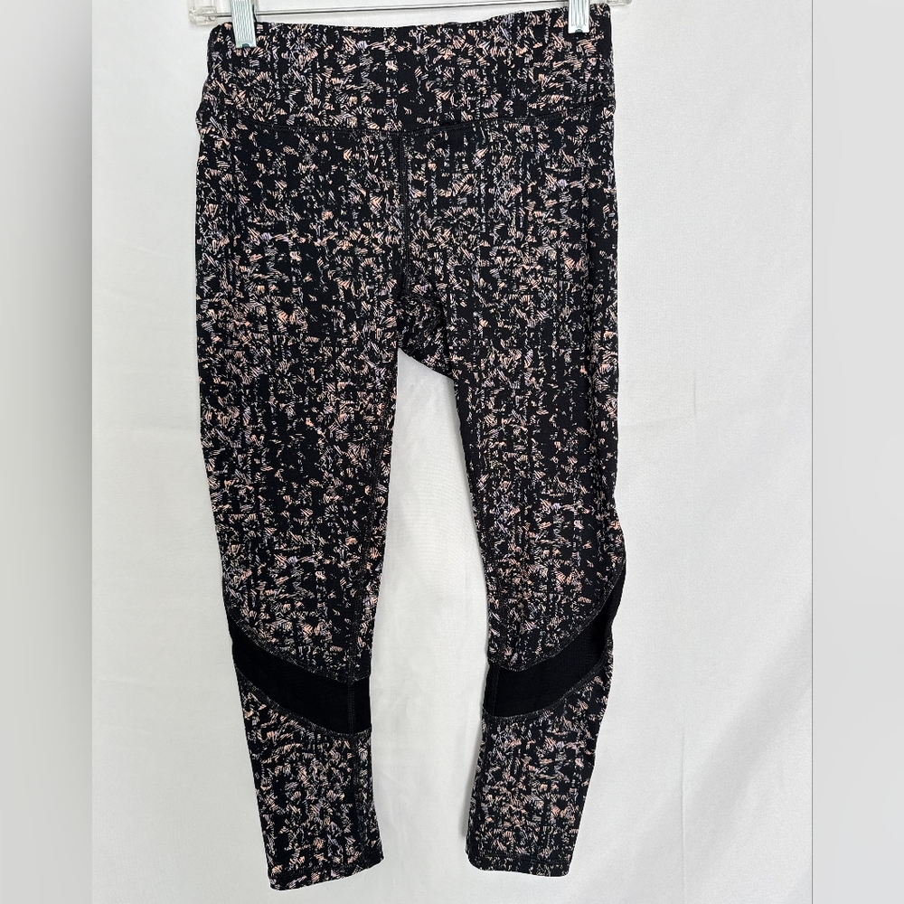 GAIAM ​Capri Mesh Panel Leggings Abstract Print Pink/Lavender Size Small